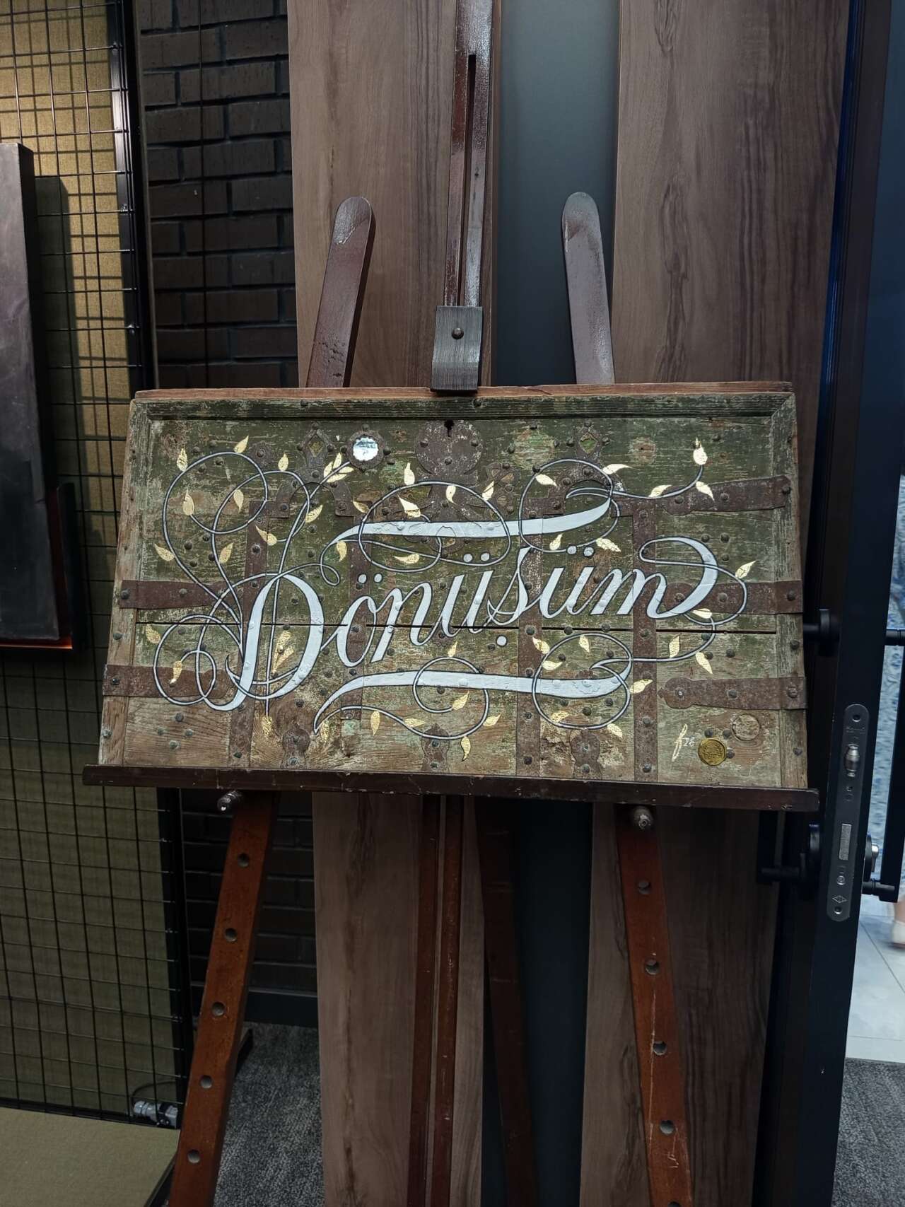 Çöpe gidecek tuvaller sanat eserine dönüştü! Konya’da bir ilk 2
